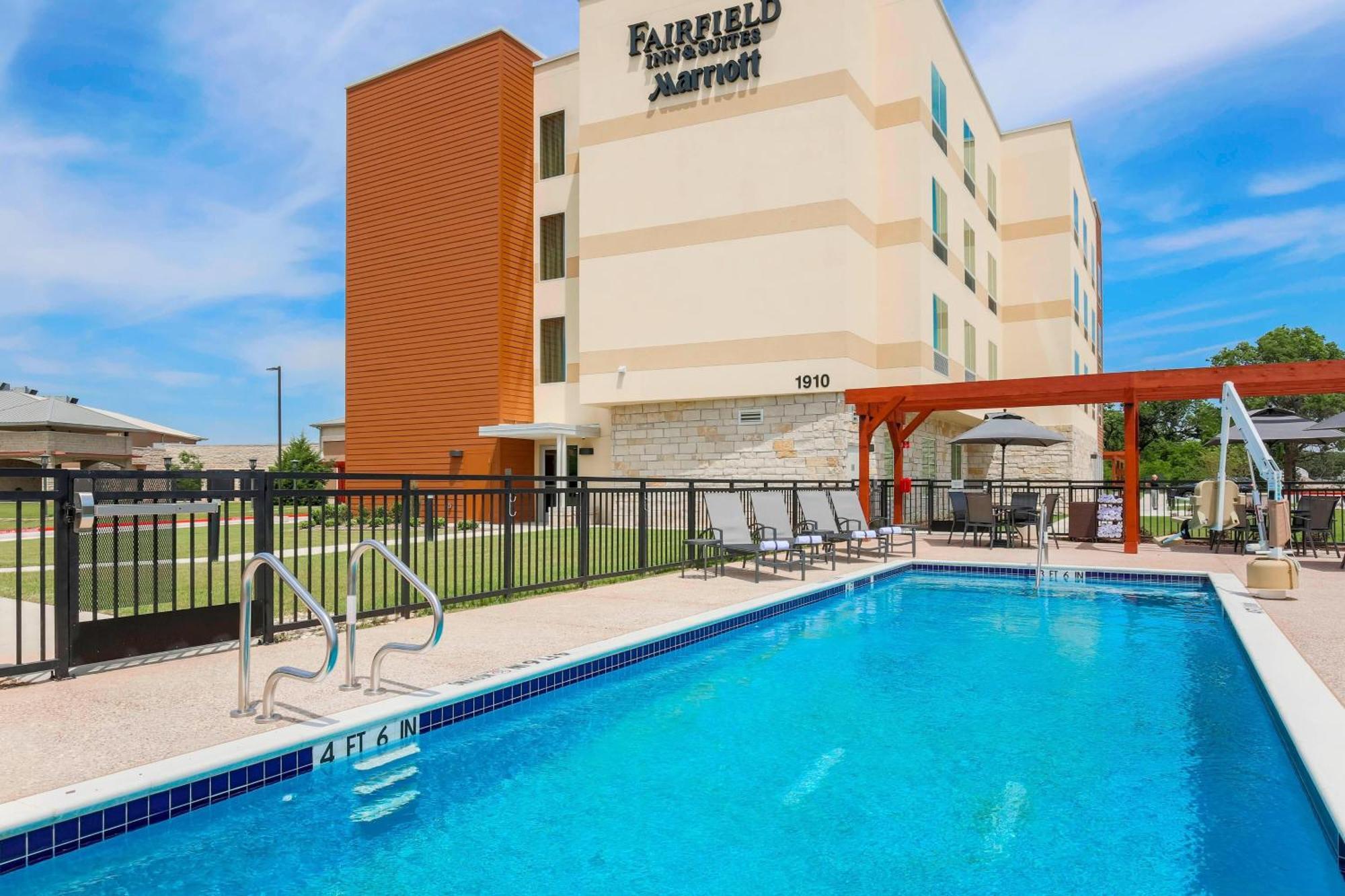 Fairfield Inn & Suites By Marriott Decatur At Decatur Conference Center Exterior foto